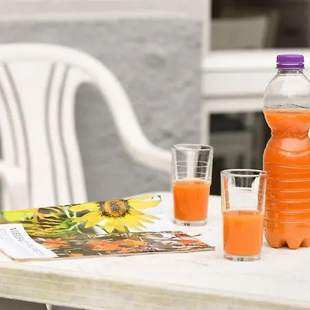 Residenz Am Rosengarten 1 *